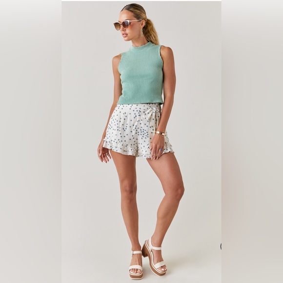 New Francesca’s Emily Ruffle Hem Shorts - Picture 3 of 5